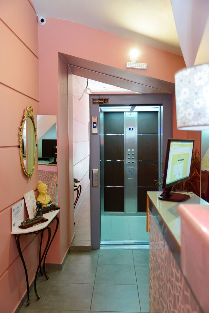 Lux Hotel بيرايوس المظهر الخارجي الصورة